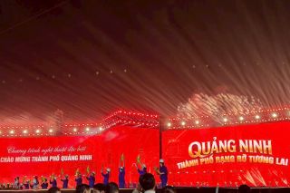 Chương trình nghệ thuật “Quảng Ninh - Thành phố rạng rỡ tương lai” xác lập kỷ lục Việt Nam