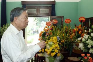Tổng Bí thư, Chủ tịch nước Tô Lâm dâng hương tưởng nhớ Chủ tịch Hồ Chí Minh