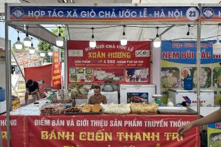 Rộn ràng không khí sắm sửa tại Phiên chợ đưa hàng Việt về nông thôn xã Vĩnh Thuận năm 2026