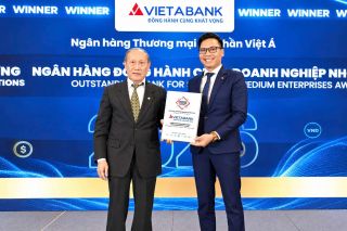 VIETABANK lần thứ 2 liên tiếp nhận giải thưởng “Ngân hàng đồng hành cùng doanh nghiệp nhỏ và vừa”