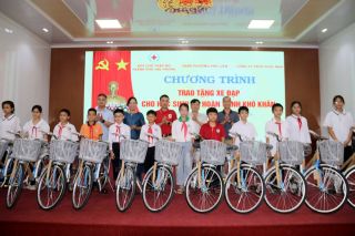 Phường Phù Liễn trao tặng xe đạp cho 50 học sinh có hoàn cảnh khó khăn