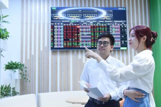 Chứng khoán phiên chiều 19/10: Nhóm bluechip gây sức ép, VN-Index mất ngưỡng 1.700 điểm