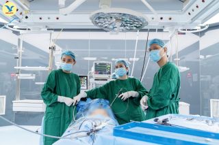 Nhập viện vì viêm dạ dày, người phụ nữ bất ngờ phát hiện 2 khối u “ẩn mình” ở buồng trứng