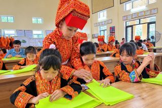 Bắc Ninh; Bảo tồn nghề thêu trang phục truyền thống dân tộc Dao Lô Gang