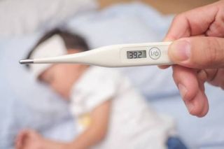 Hệ vi sinh đường ruột và lời giải cho hiện tượng người sốt cao, người bình thường sau tiêm chủng