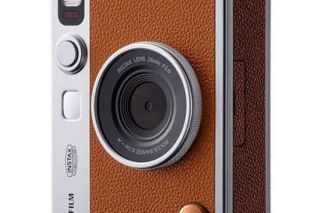 Fujifilm ra mắt máy ảnh lai Instax Mini Evo 2 với màn hình lớn hơn cùng tính năng quay video ngắn