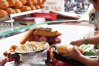 Chủ tiệm bánh mì bà Được ở Quảng Ngãi nâng mức bồi thường và xin lỗi các nạn nhân ngộ độc