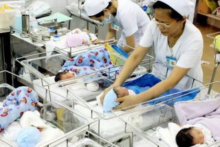 Hà Nội hỗ trợ 4 triệu đồng cho phụ nữ sinh đủ hai con trước 35 tuổi