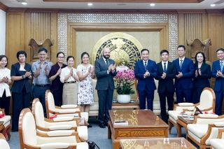 Đoàn công tác Quỹ Rosa Luxemburg Stiftung đến thăm và làm việc với thành phố Bắc Ninh