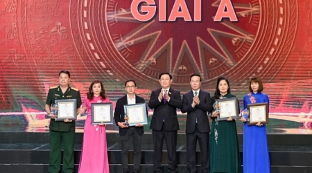 Trao giải Diên Hồng lần thứ nhất