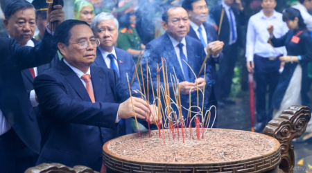 Thủ tướng dự Quốc Giỗ, dâng hương tưởng niệm các Vua Hùng