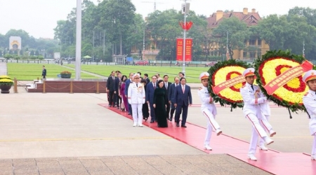 Kỷ niệm 70 năm Chiến thắng Điện Biên Phủ: Lãnh đạo Đảng, Nhà nước vào Lăng viếng Chủ tịch Hồ Chí Minh