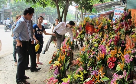 Thi trường 20/11: Khách hàng mua nhiều, cửa hàng hoa đồng loạt tăng giá