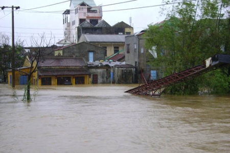 Hỗ trợ hộ nghèo xây nhà ở phòng, tránh bão lụt