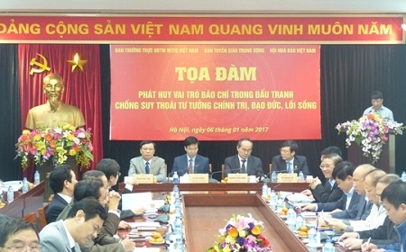 Phát huy vai trò báo chí trong đấu tranh chống suy thoái tư tưởng chính trị