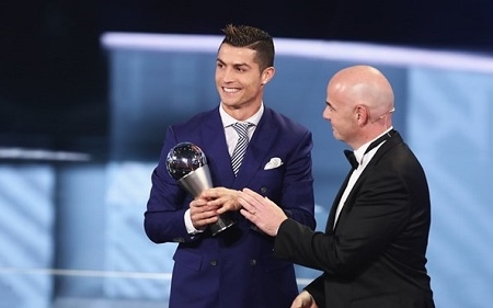 Danh hiệu cầu thủ xuất sắc 2016 của FIFA thuộc về Ronaldo