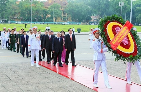 Lãnh đạo Nhà nước vào Lăng viếng Chủ tịch Hồ Chí Minh