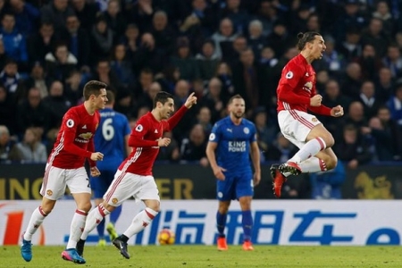 Leicester 0-3 Man Utd: "Bầy cáo" rơi vào cuộc chiến trụ hạng