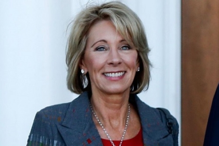 Thượng viện Mỹ chọn bà Betsy DeVos làm Bộ trưởng Giáo dục