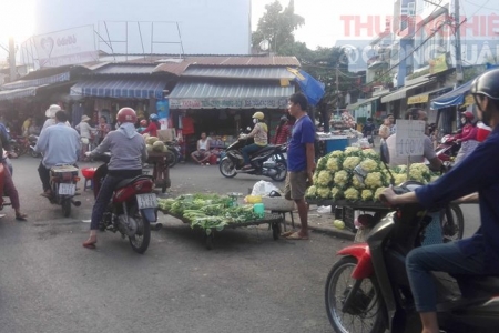 TP. Hồ Chí Minh: Họp chợ giữa ngã ba đường tại phường 17, quận Gò Vấp!