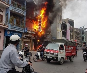 Hải Phòng: Kịp thời dập tắt đám cháy trên đường Nguyễn Đức Cảnh