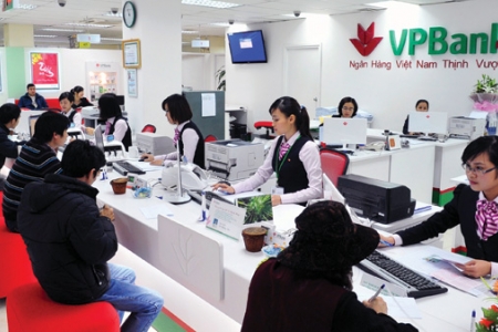 VPBank cắt giảm hơn 20% lương của nhân viên