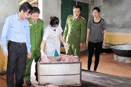 Hà Nam: Phát hiện và thu giữ hơn 500 kg mỡ lợn không đảm bảo ATTP