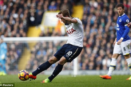 Harry Kane lập cú đúp, Tottenham “bắn hạ” Everton trên sân nhà