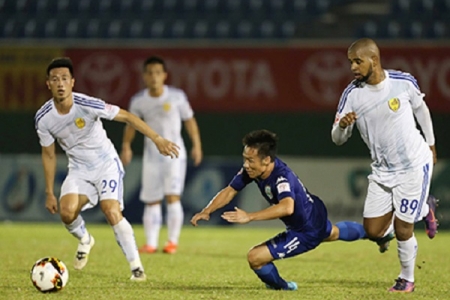 V-League: Bàn thắng của Claudecri đẩy Bình Dương rơi xuống nhóm “cầm đèn đỏ”