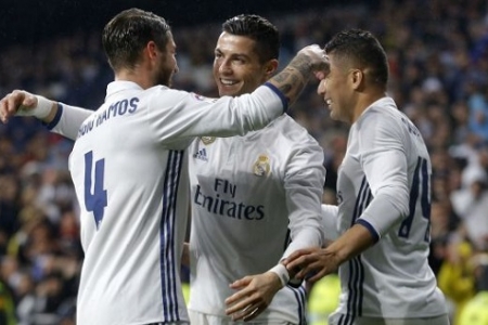 Ronaldo và Ramos lập công, Real Madrid đòi lại ngôi đầu La Liga