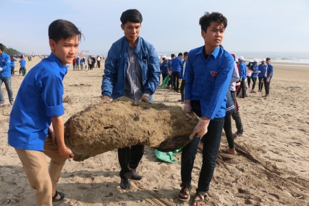 Hà Tĩnh: Phát động chương trình “Hãy làm sạch biển”