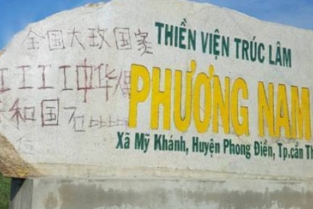 Thêm hình ảnh "phản cảm" khi viết bậy nơi cửa Phật