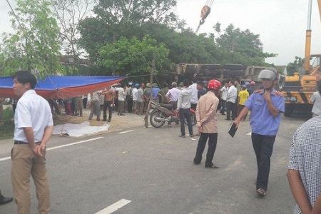 Hà Tĩnh: Tai nạn nghiêm trọng, hai ông bà tử vong, cháu trọng thương