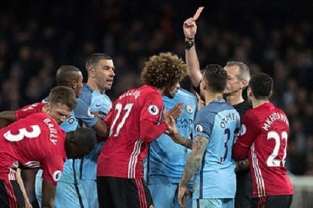 Premier League: Fellaini nhận thẻ đỏ, M.U xuất sắc cầm hòa Man City tại Etihad