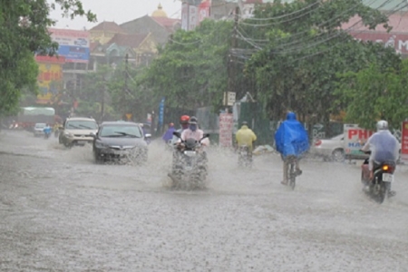 Mưa giông mạnh quay trở lại Bắc bộ kéo dài hết ngày 16/5