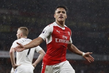 Premier League: Sanchez lập cú đúp, Arsenal tiếp tục nuôi hy vọng top 4