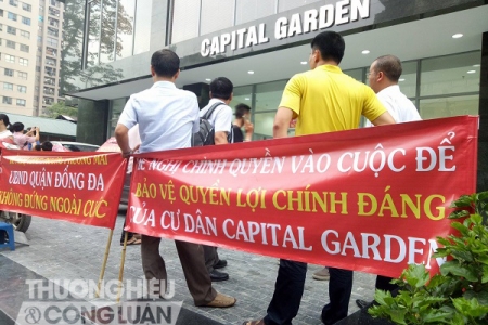 Hà Nội: Cư dân Chung cư Capital Garden căng biển ngữ phản đối chủ đầu tư