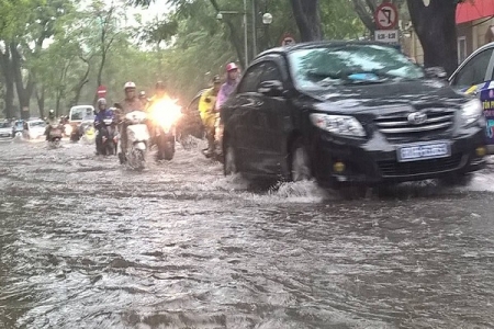 Sau cơn mưa Hà Nội lại.... ngập úng