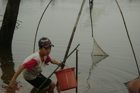 Trẻ em trước nguy cơ lao động sớm sau thảm họa thiên nhiên