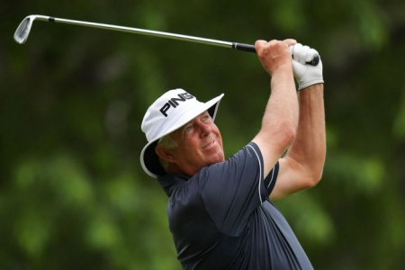 Kirk Triplett dẫn đầu U.S. Senior Open với kỷ lục 62 gậy