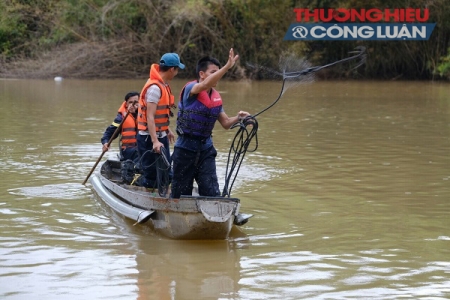 Lâm Đồng: Lật xuồng 5 người mất tích trên sông Krông Nô