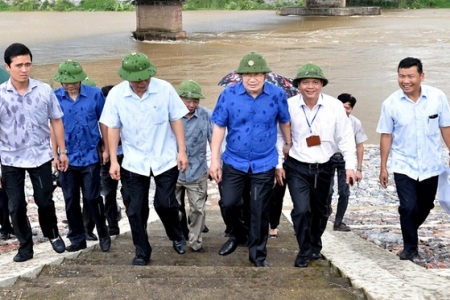 Phó Thủ tướng Trịnh Đình Dũng chủ trì cuộc họp thị sát tình hình xả lũ