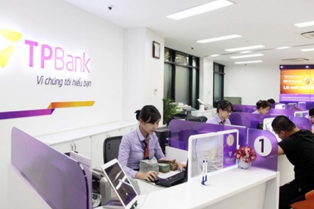 UBND TP. Hà Nội tặng Cờ thi đua và Bằng khen cho TPBank