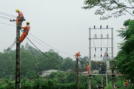 Công ty Điện lực Phú Thọ: Đảm bảo an toàn lưới điện trong mùa mưa bão