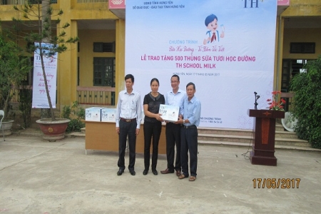 Tập đoàn TH: Tặng 500 thùng sữa tươi học đường TH School Milk cho học sinh mầm non và tiểu học tỉnh