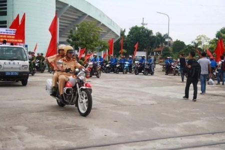 Hà Nội: CSGT Công an huyện Đan Phượng ra quân tuyên truyền pháp luật