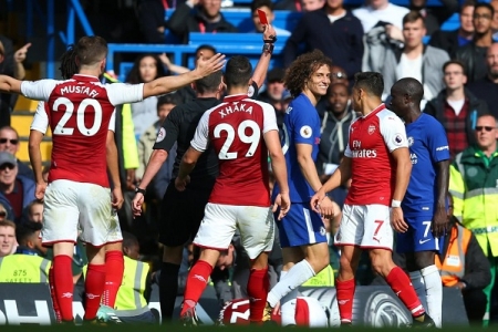 Premier League: Chơi thiếu người, Chelsea chia điểm với Arsenal