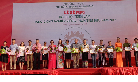 Bế mạc Hội chợ, triển lãm hàng công nghiệp nông thôn tiêu biểu năm 2017