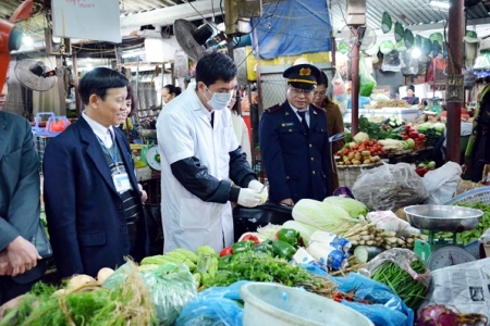 Tuyên truyền bảo đảm an toàn thực phẩm trong mùa bão, lũ năm 2017