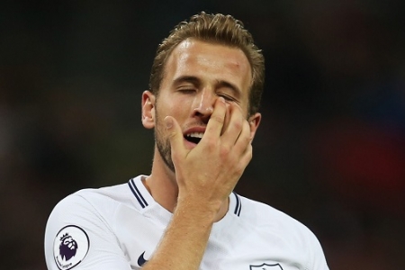 Harry Kane lỡ “đại chiến” với MU vì gặp chấn thương